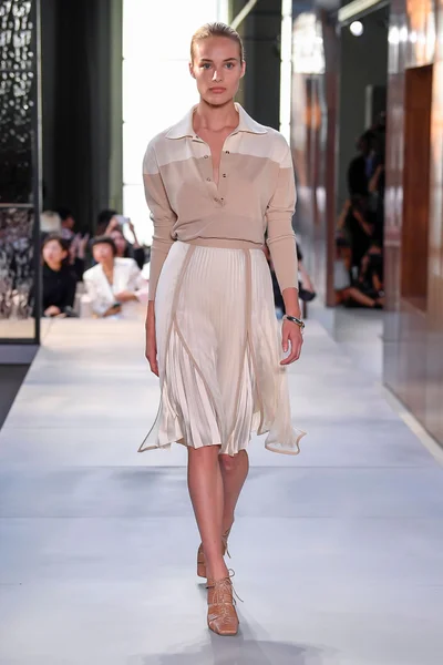 Look 17